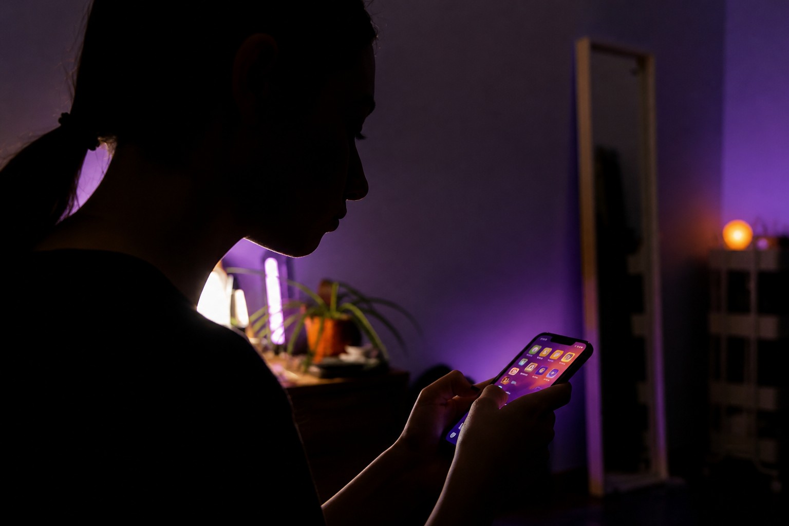 Cover: Apple and Google controls let teens download nude-image apps