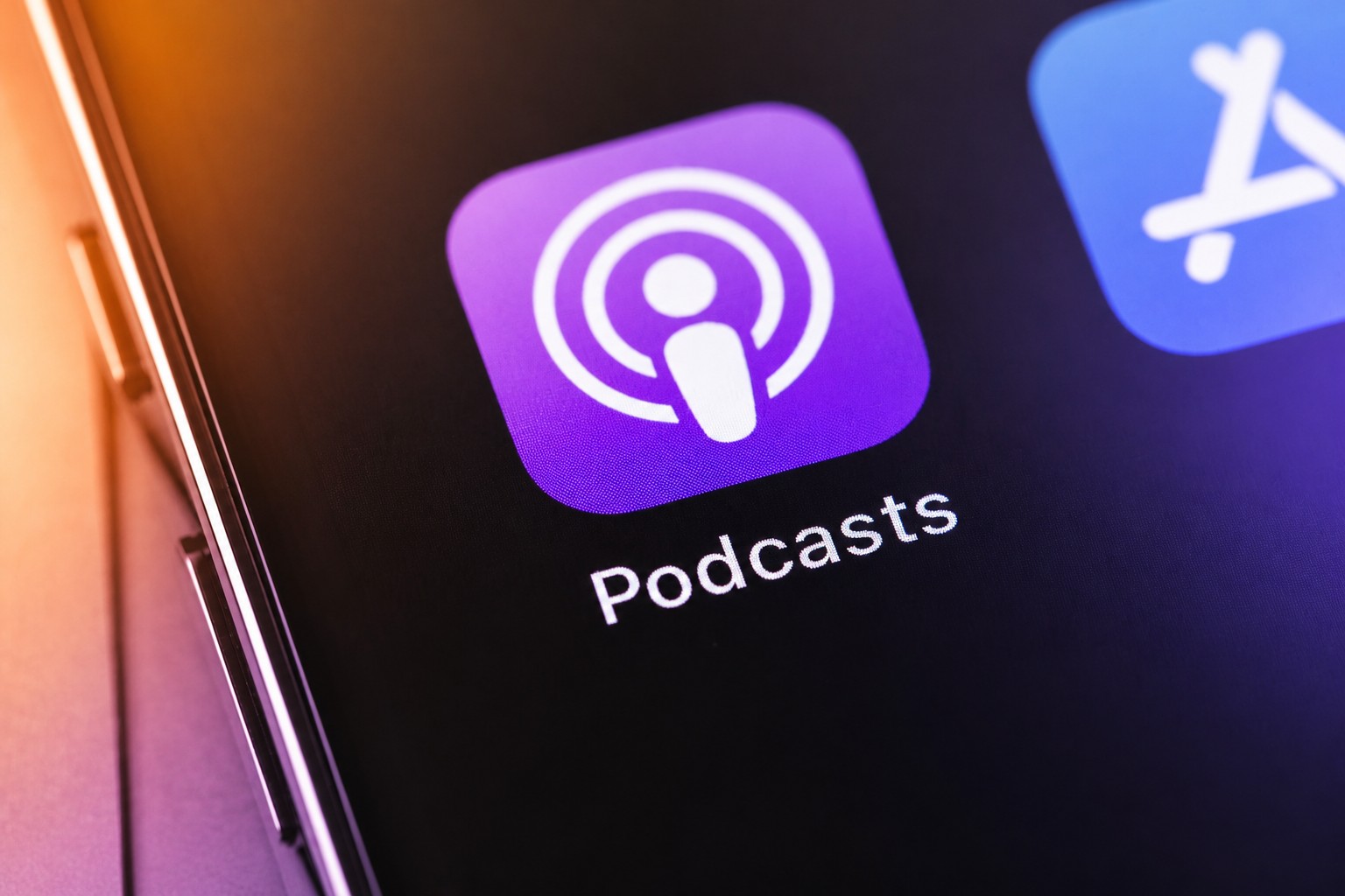 Обложка: Apple раскрыла сделку по найму команды и лицензированию технологий стартапа персонализированных подкастов Huxe