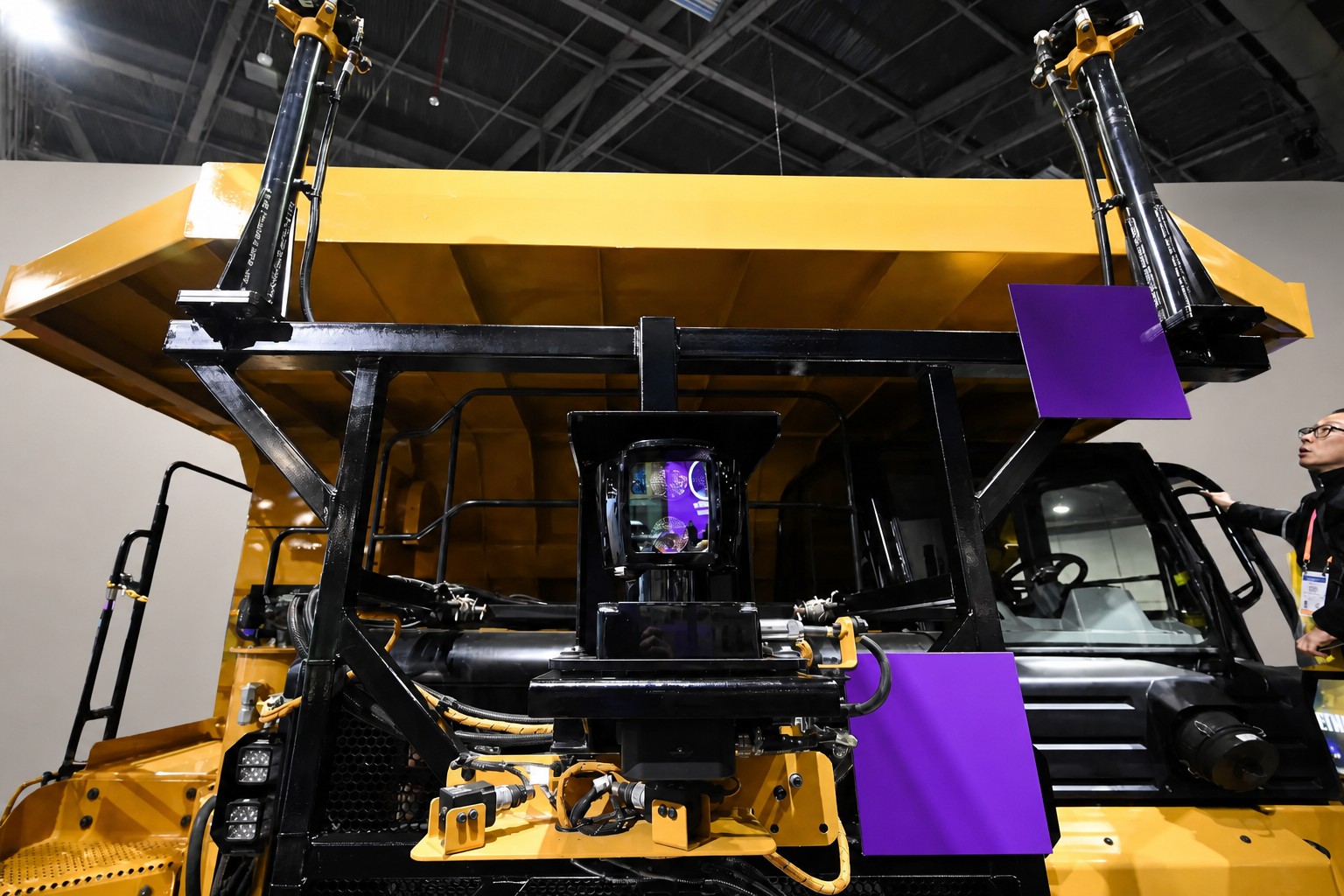 Обложка: Caterpillar внедряет ИИ, опираясь на опыт автоматизации горных работ