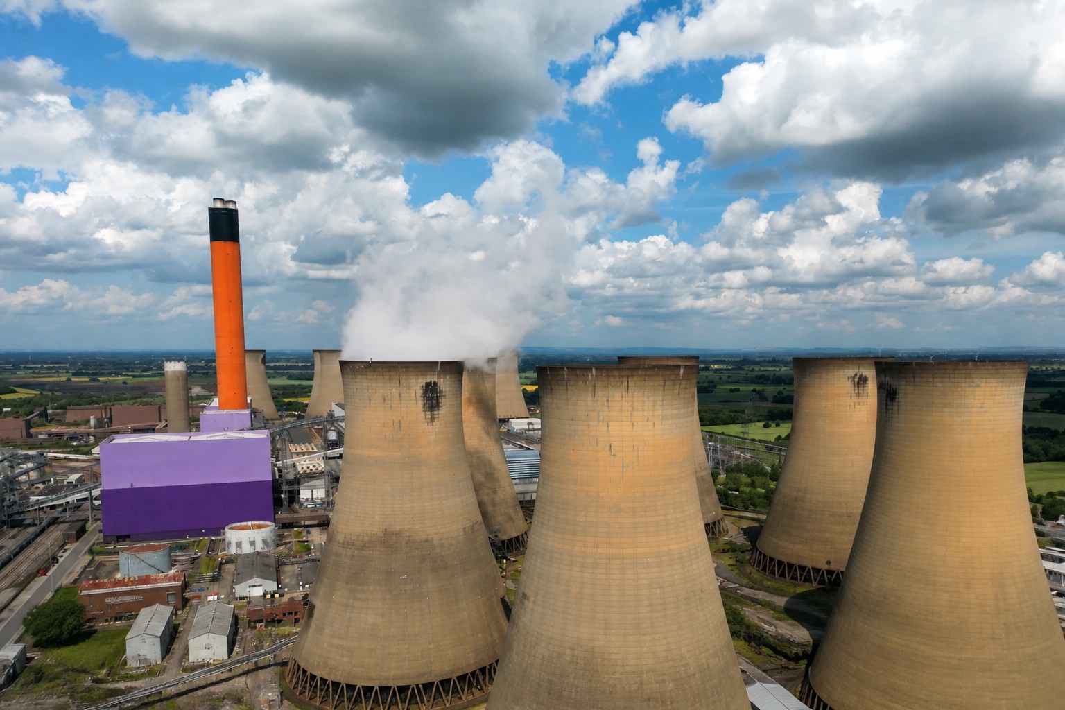 Cover: Drax’s proposed data centre could emit nearly twice Gatwick’s flight CO₂