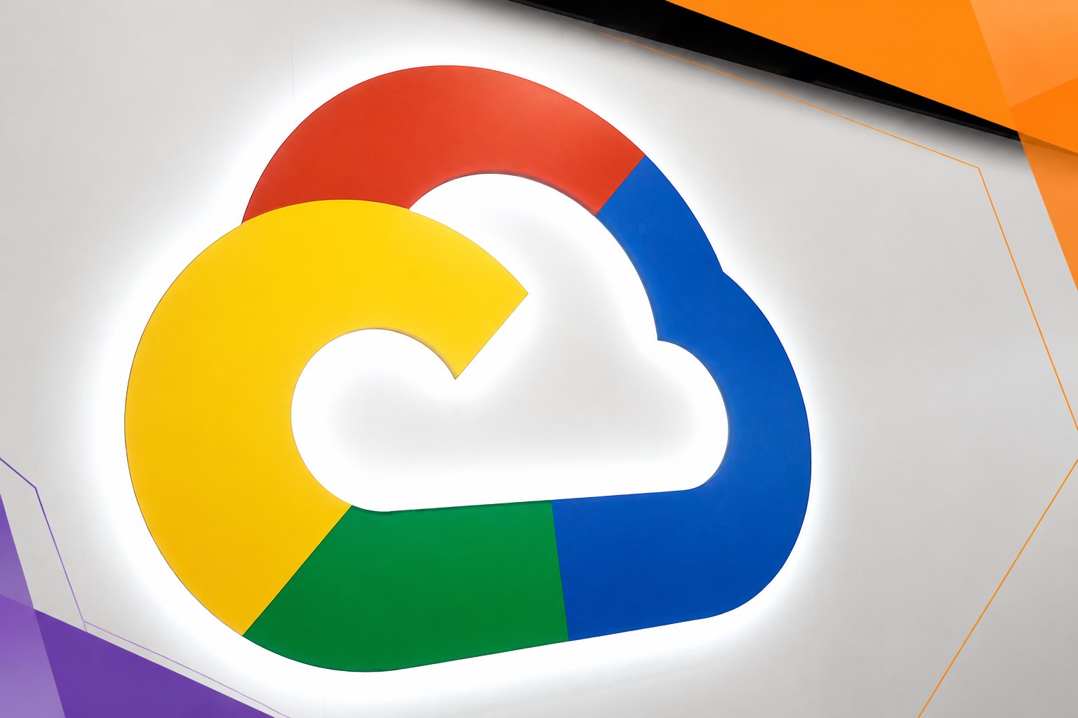 Обложка: Google Cloud спешит догнать конкурентов в гонке за внедрение ИИ — сделка с Accenture
