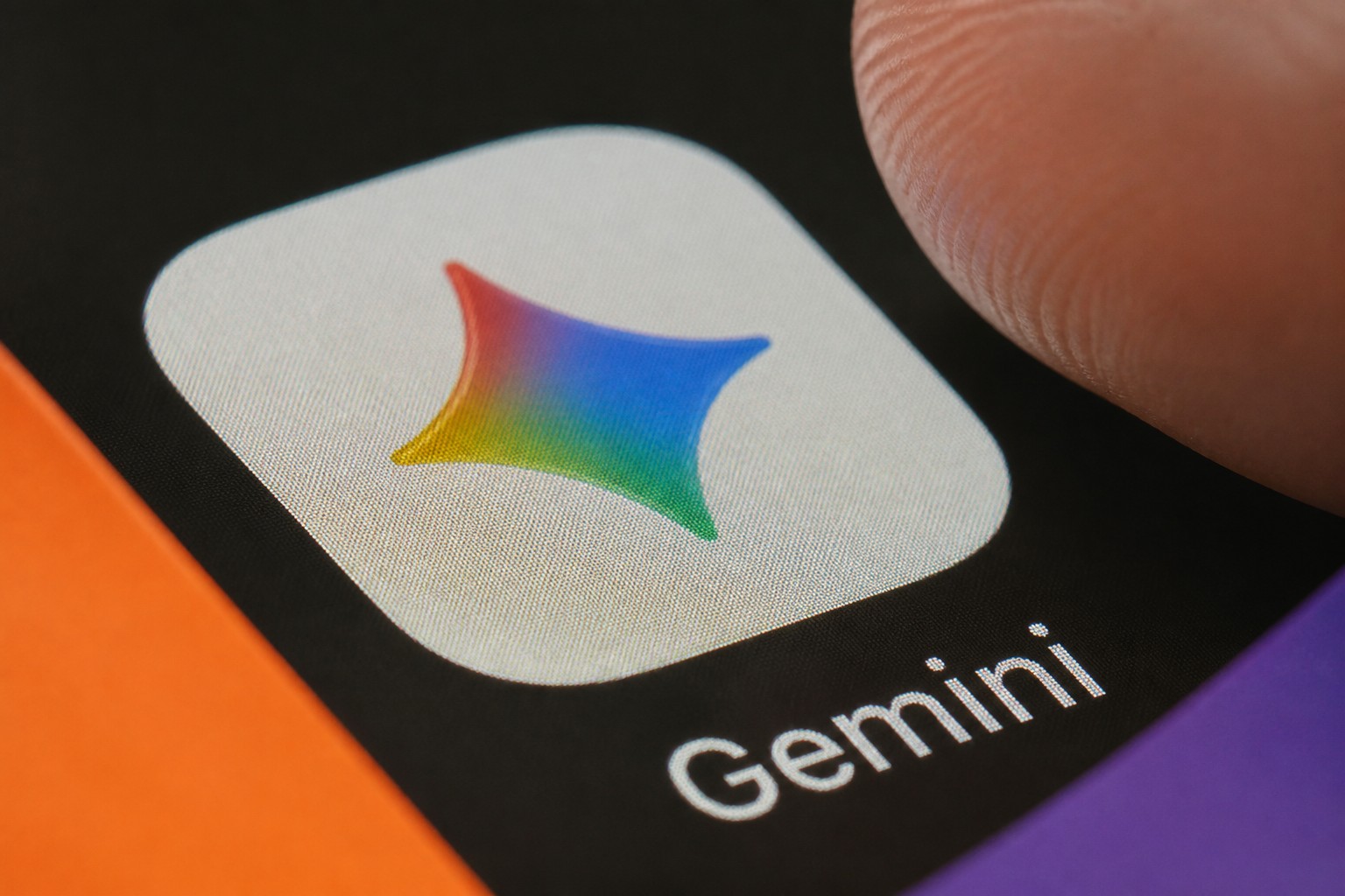 Обложка: Google закрывает Gems в Gemini и переводит помощников в формат «навыков»