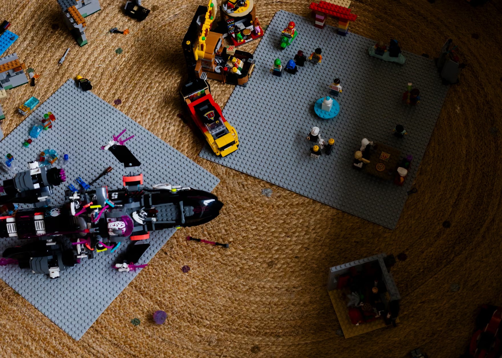 Машинки Lego на круглом коврике