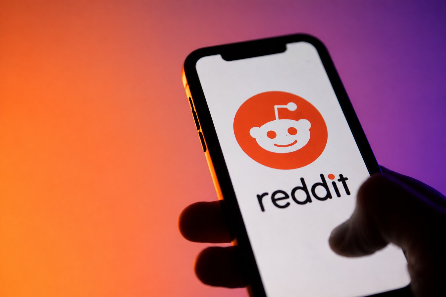 Обложка: На фоне падения поискового трафика Reddit переходит на авторизованный режим