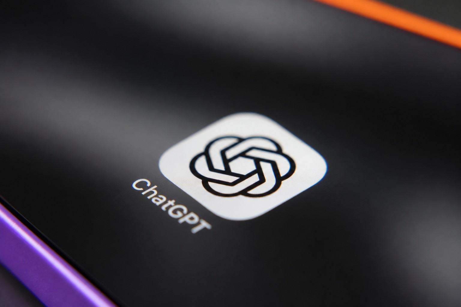 Обложка: OpenAI приостановила новые подписки Pro из-за спроса на Astra