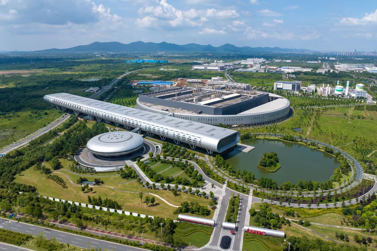 Фабрика тайваньского производителя чипов TSMC в Нанкине, Китай